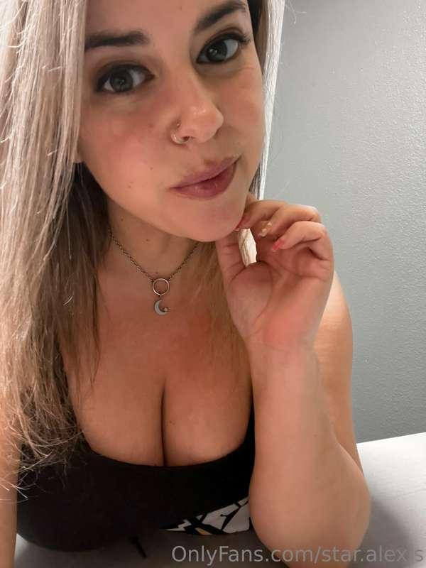 Happy Friday 🖤