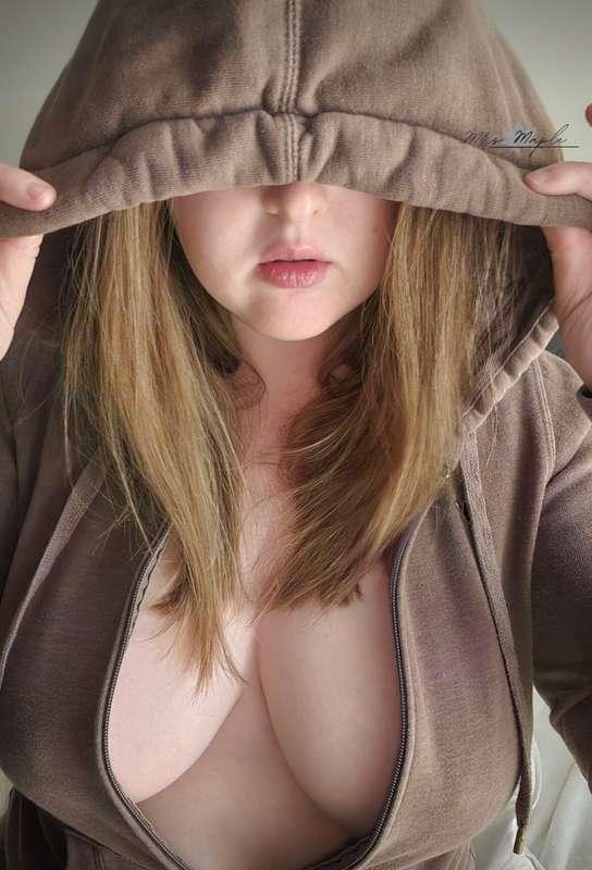 @mrsmaplevipNeed a sexy & curvy Canadian bisexual swinger in..
