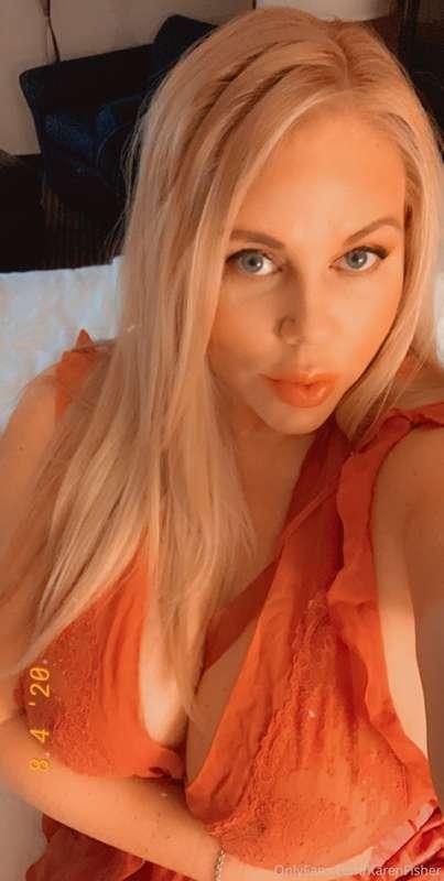 Hey lover! 💋 Let’s get naughty so I can tease you in bed 😈