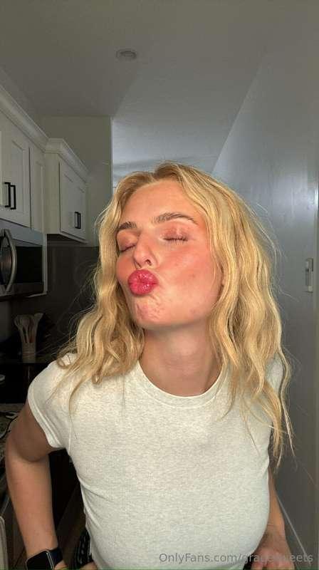 Where is your favorite place to be kissed? 😏💋