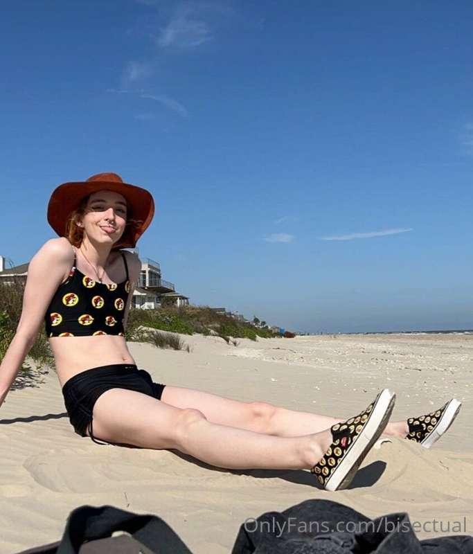 had a cute time at the beach thought y'all might enjoy <3