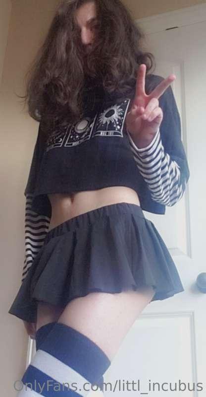 I love my new skirt lots >.<