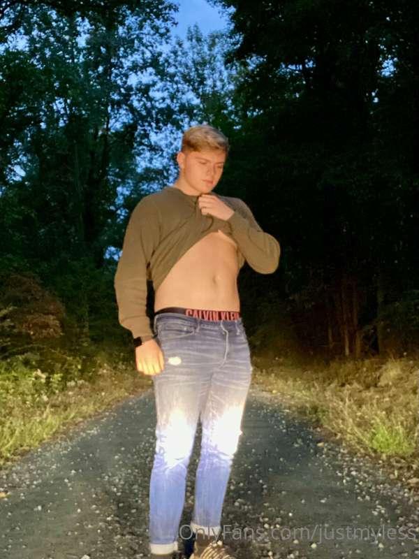 On the side of the road 😳
Swipe to the end for a surprise 😈