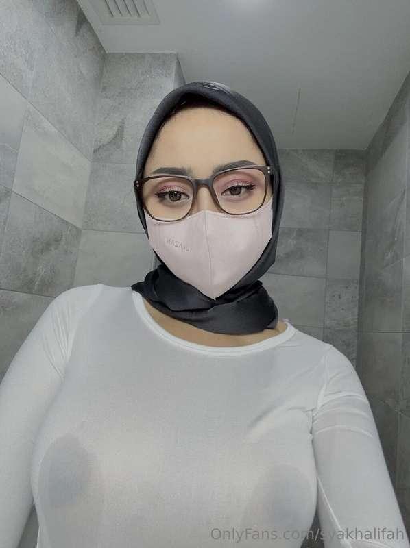 is the wet shirt distracting you from my eyes? 💧