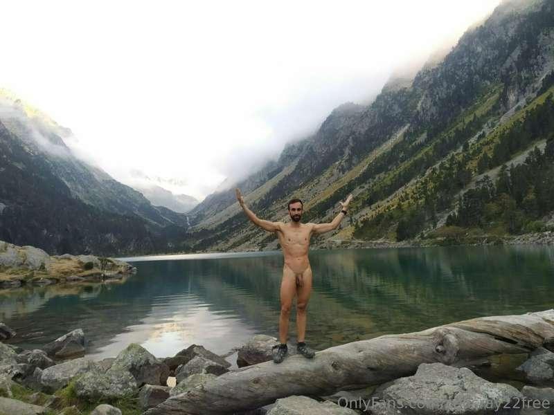 Nudism is freedom 🏞️😊