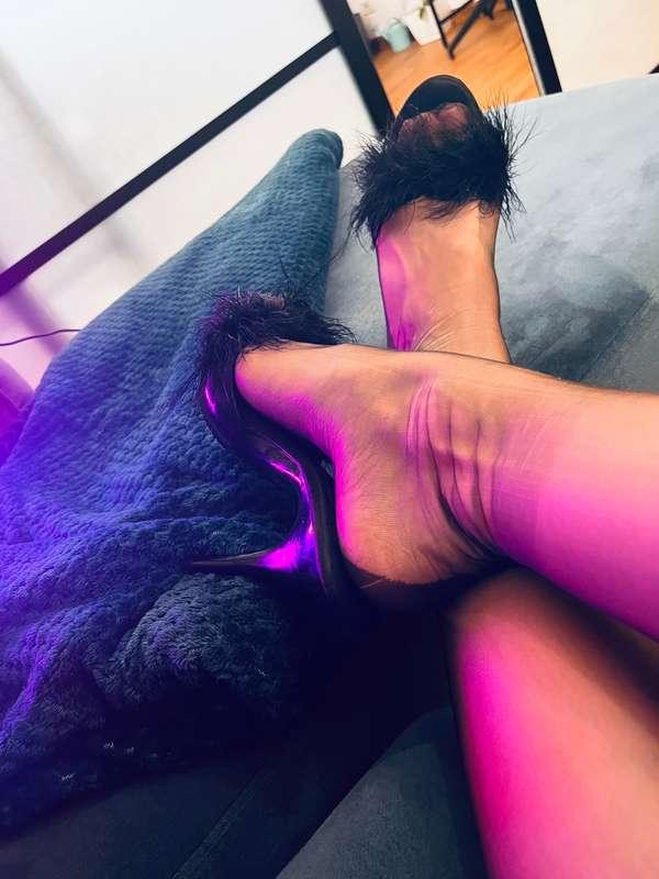 resting those feet in your lap would be a dream