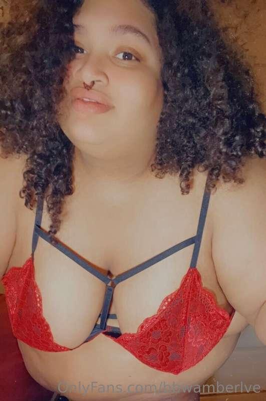 My thighs could crush you… but you’d love it ⚡