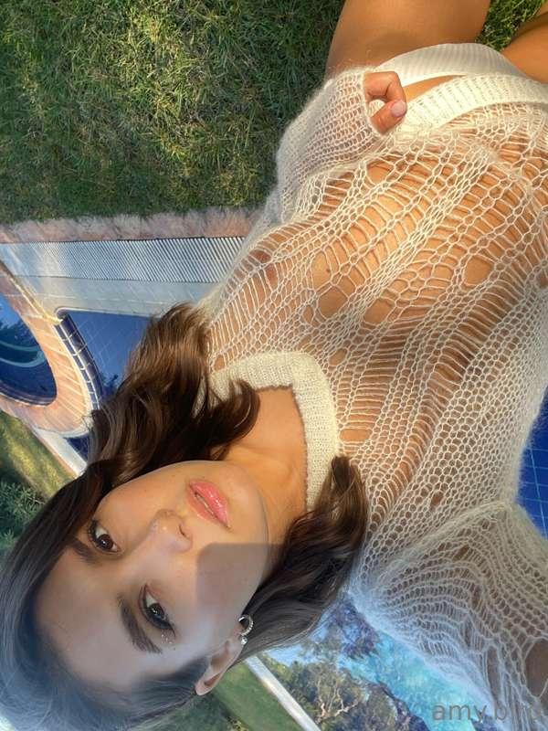 Should i wear this sweater and go outside? 😋