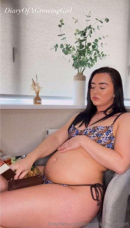 chicken gyros takeout in bikini + tight shorts 🫣 my belly is..