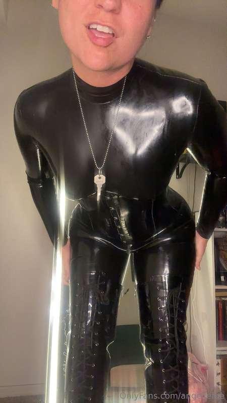 Your key looks so fucking good around my neck