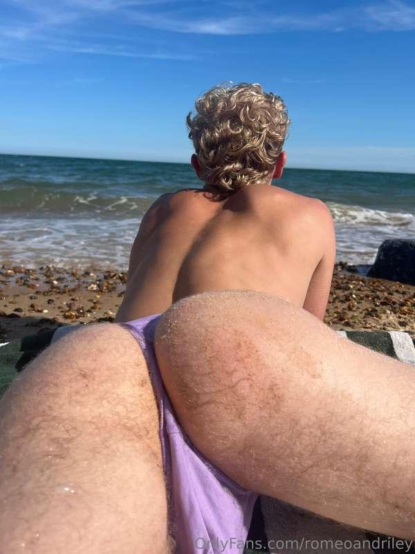 Slide It To The Side And Kiss It 🍑😘