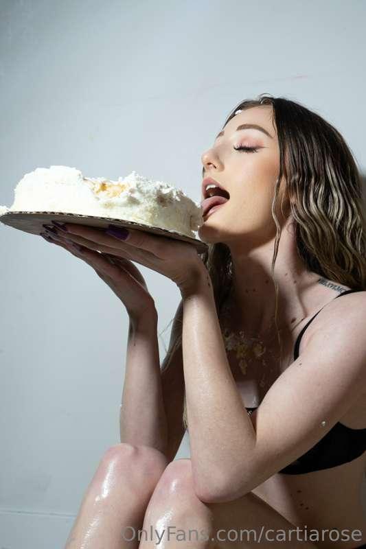 i like to get dirty and sticky 😛🎂