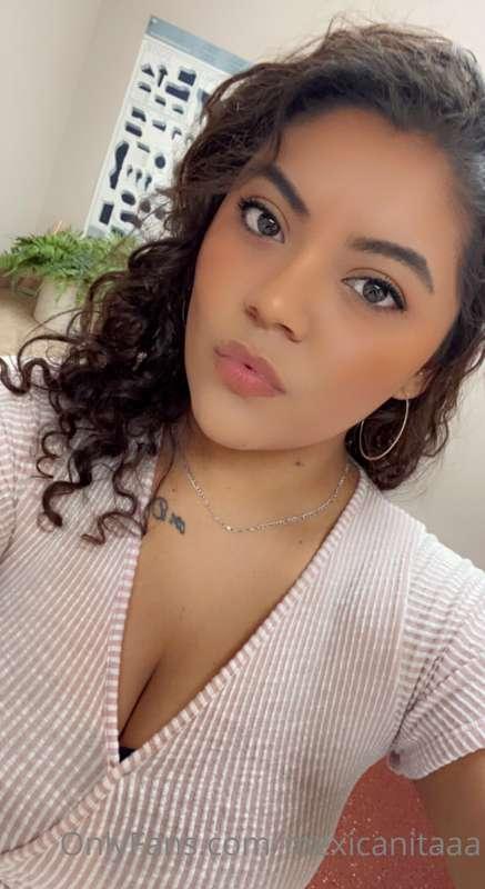 Happy Wednesday 😘 let me know what you wanna see 😉