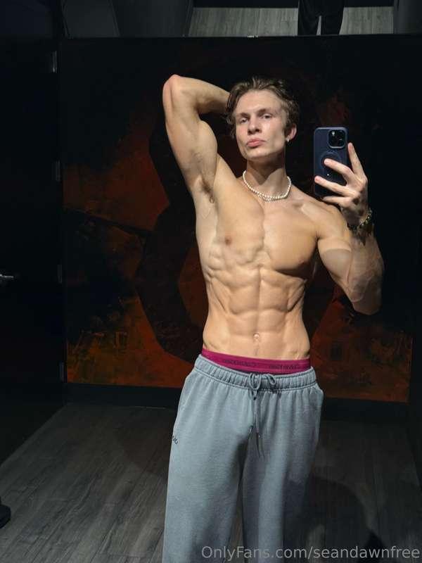 I hit such a mean leg session, wanna see the pump?