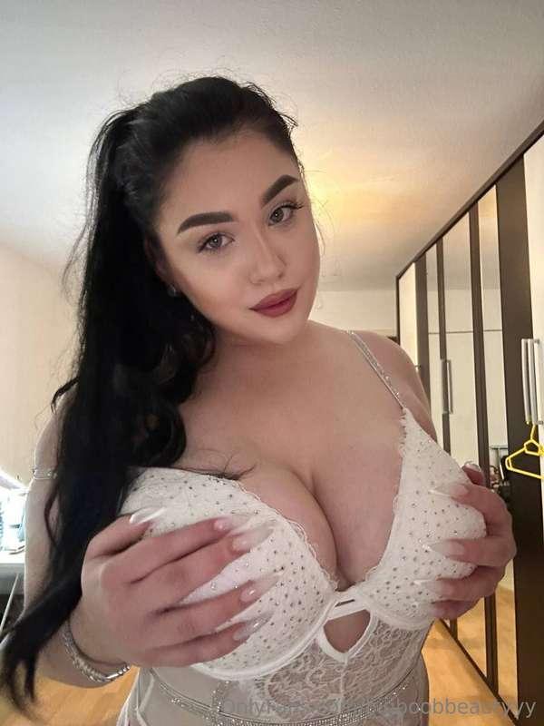 my boobs look so huge in this picture🤯