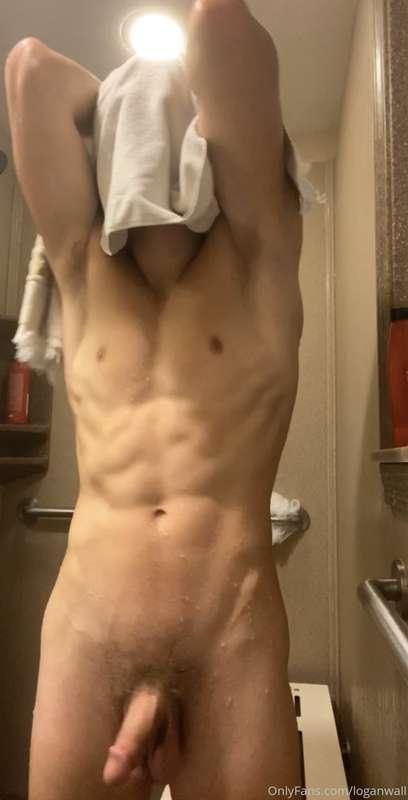 Shower time 🍆💦
