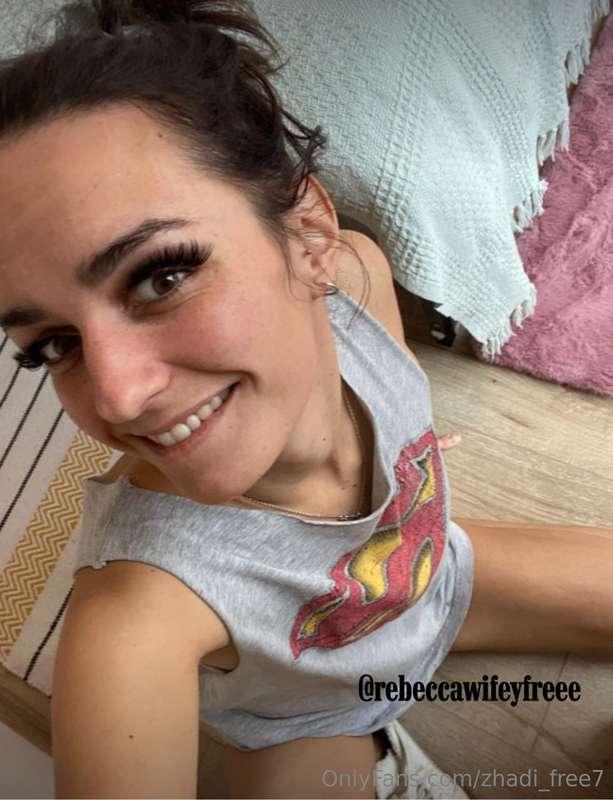 My bestfriend @rebeccawifeyfreee is a sweet wife and loves t..