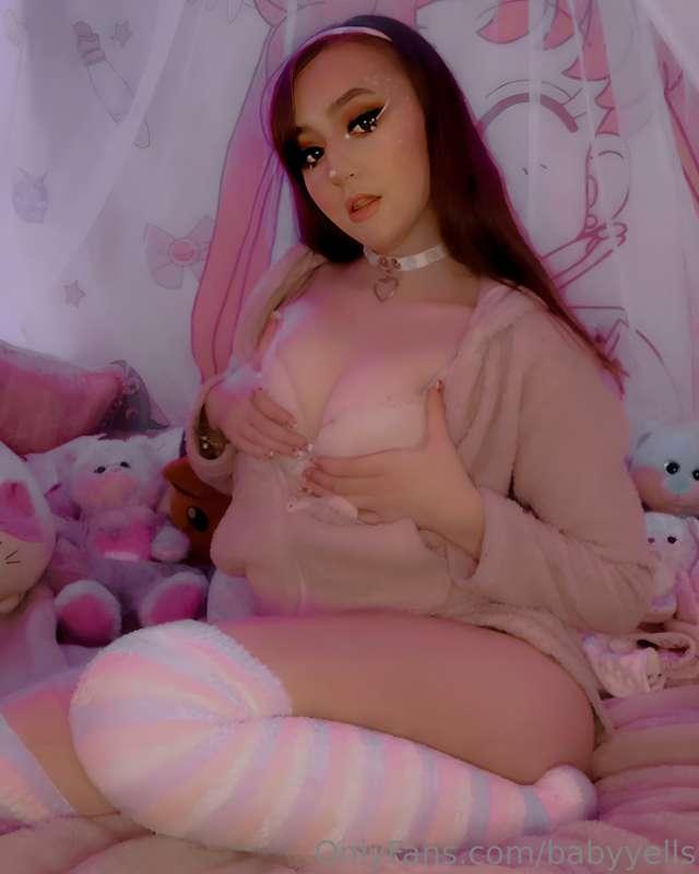 comfy/cozy and still extremely horny ;)