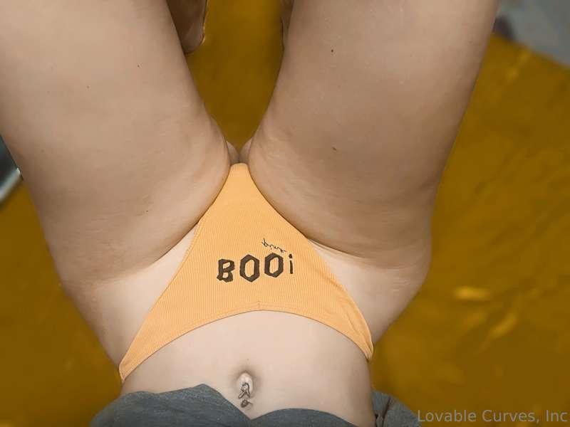 Who wants to be my boo 👻 this Halloween? I wish someone boug..