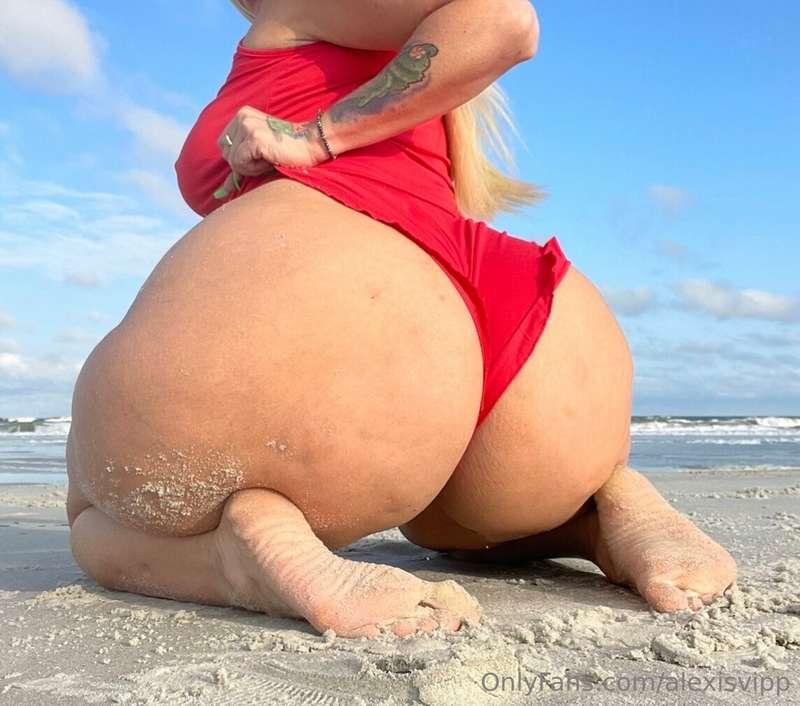 Butt or feet?🙃