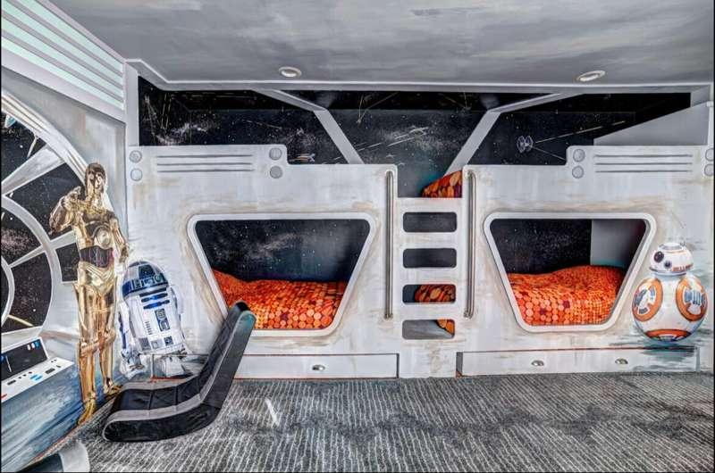 STAR WARS FANS!! 

The place Im moving into tonight for a MO..