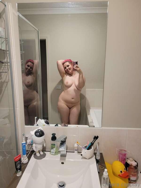 More mirror selfies because