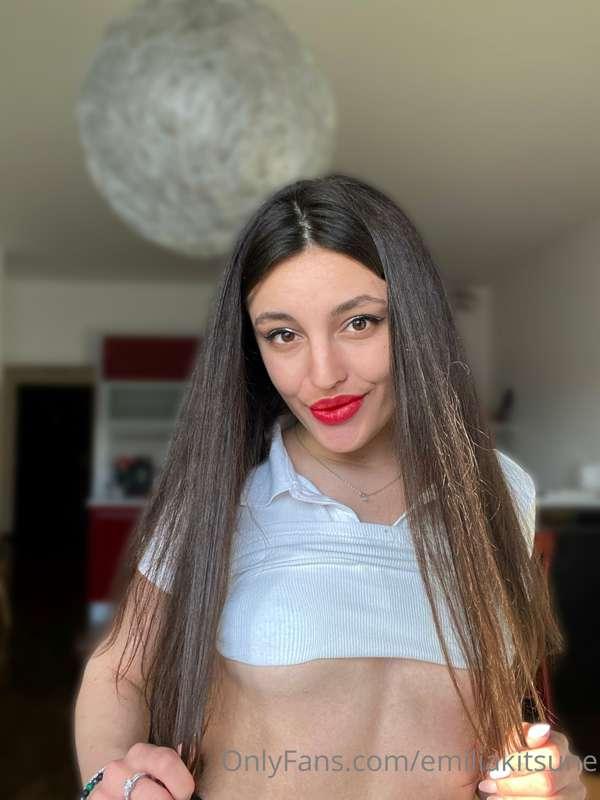 Do you like my new lipstick and top?  ❤️