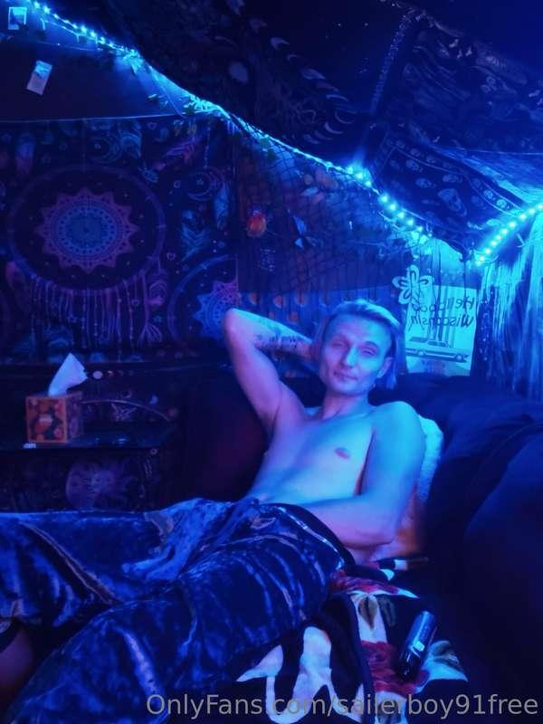 💙Damn This Lighting Though💙 Slowly Getting The Office More S..