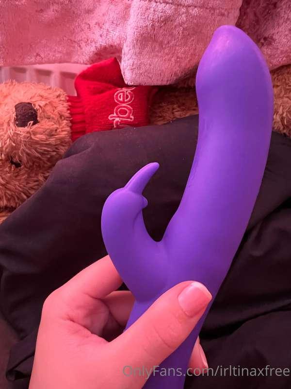 so excited that my favourite toy is back in my pussy after a..