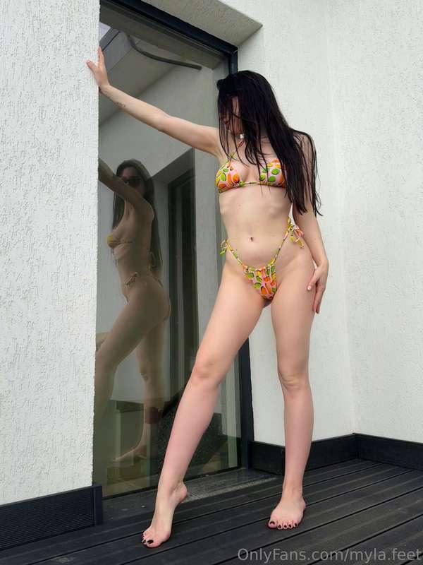 Happy friday, enjoy the weekend with my sexy body on your mi..