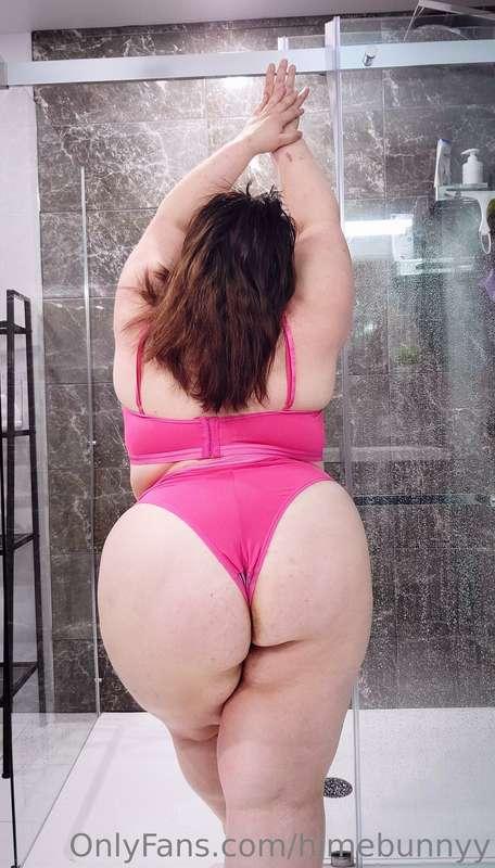 Will you join me in the shower ? 😶‍🌫️😏