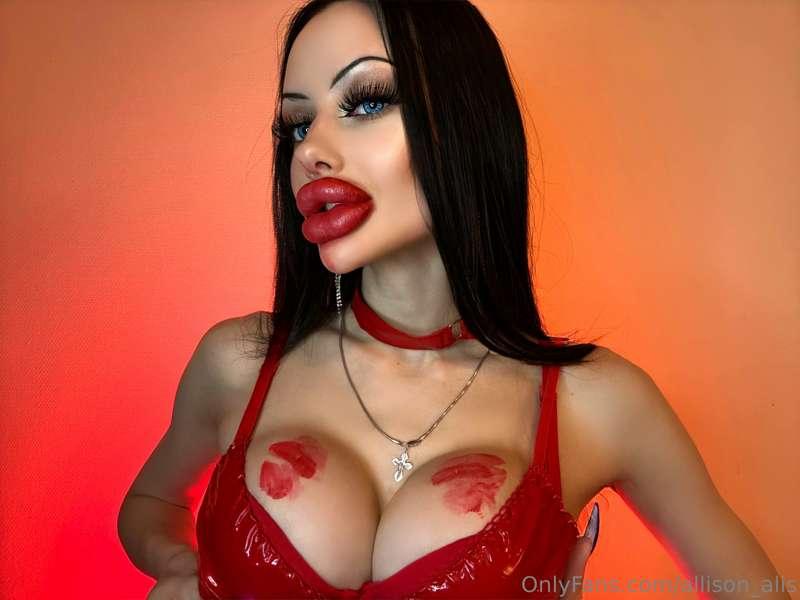 How did you like my new kissing video?💋
Check it out