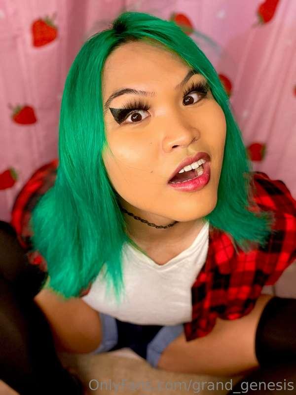 Heyyy whatcha looking at?! I hope it’s the last two clips ;)..