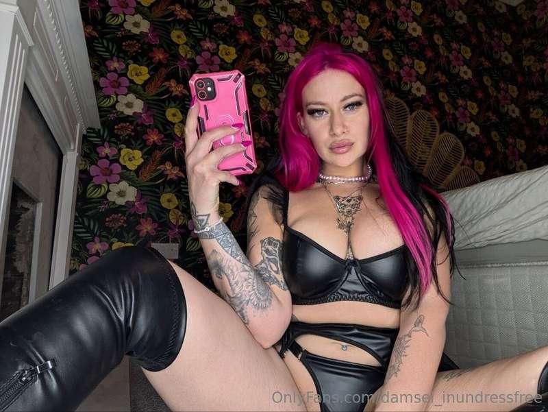 Meet Hayley, a horny kinky little slut who LOVES rating cock..