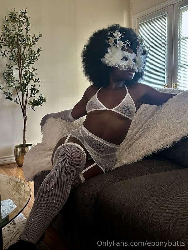 I'm ready to please you 🥰 Full catalogue on @ebonybuttspremi..