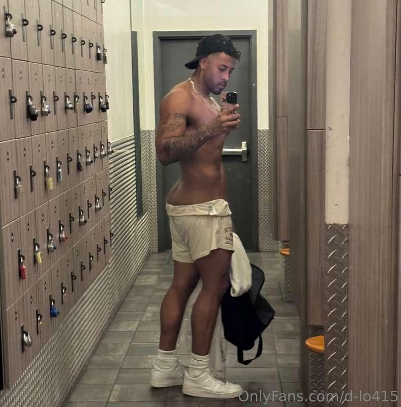 Always working out, in the gym and at home😉😈