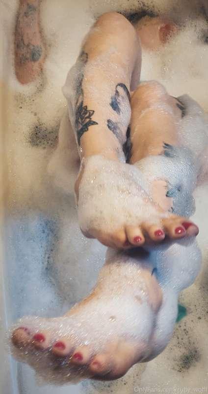 👣Where are my feet babes at? Dm me 👣