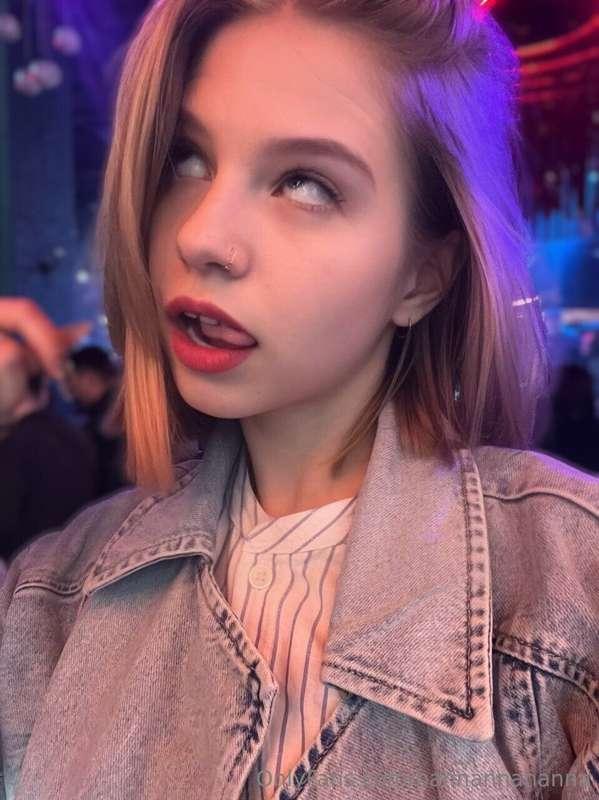 I'll be all eyes if you don't dance with me👀💃 Do you like to..
