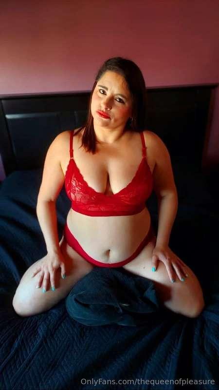 ###💕 @sexypenny23  💕
💥 SEXY MILF BIG TITS 💥
🔥Squirt Goddess ..