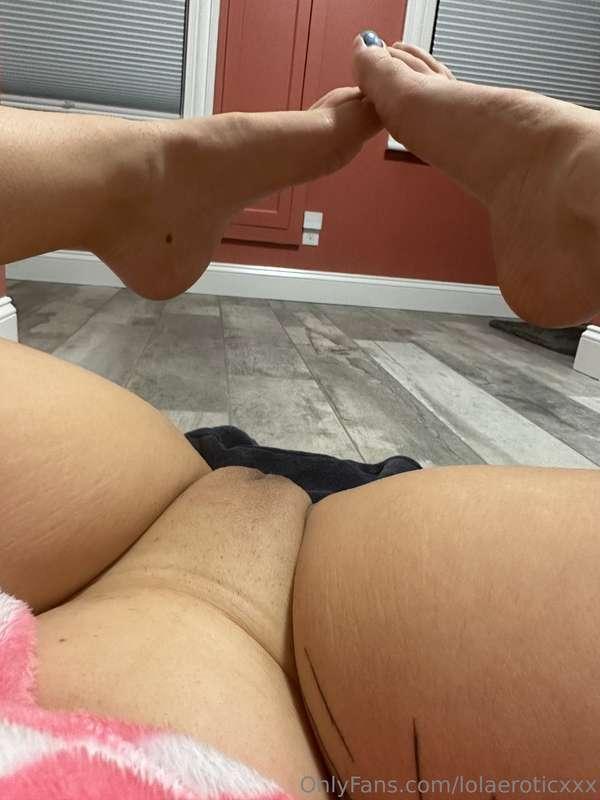 When you get too horny so u go in the bathroom for a quick s..