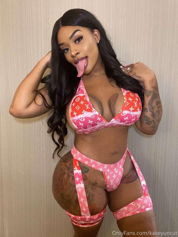 ATTENTION!! I'm in need of your attention RIGHT NOW! Just wa..