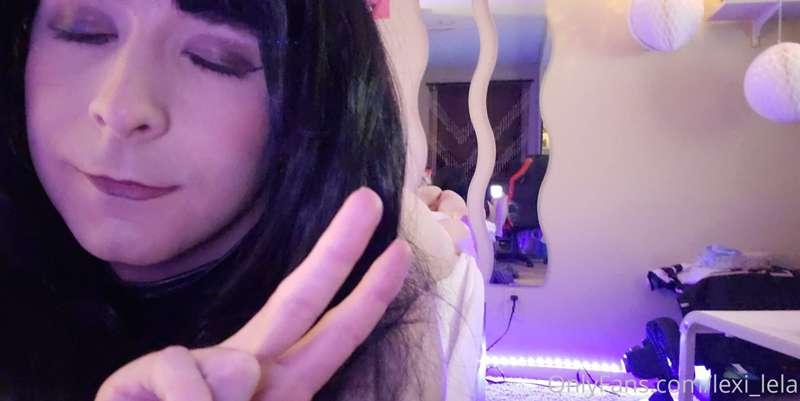 Guess who just came from riding her dildo??? If you arent su..