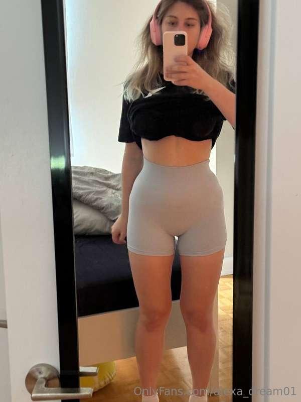 Post workout pics 😍 Am looking better? 😎 I will be online la..