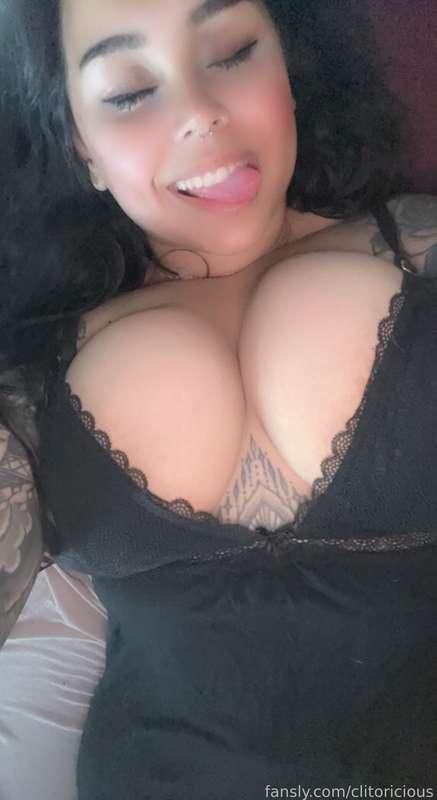 hi guys. life has been alil crazy lately. send me a message ♡ 