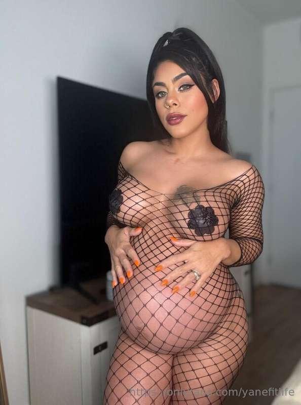 I bet you can’t stop staring at this body… and I don’t blame..