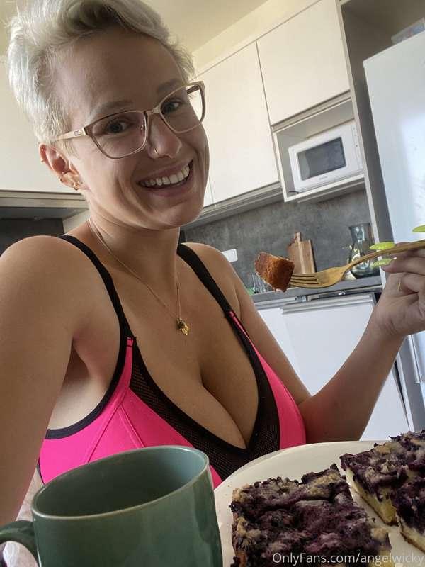 Grandma made me gluten free cake with blueberries from her g..