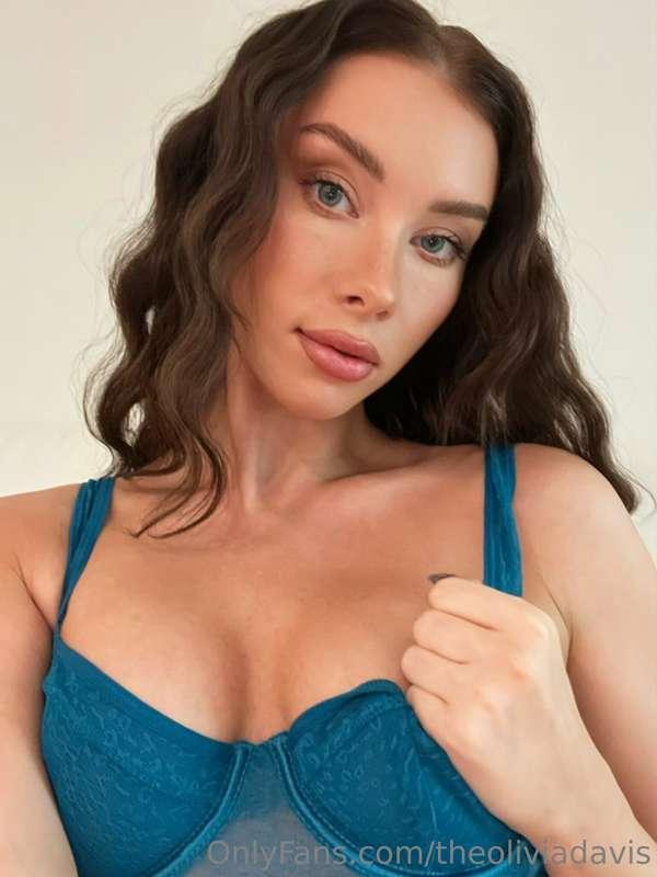 How’s my top? 😇