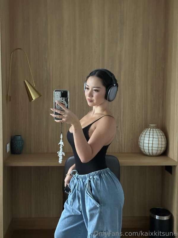 caught a lil moment before the day really started 🖤