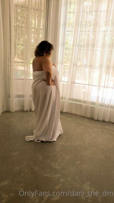 Simple. Elegant. Feminine.