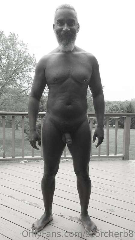 Monochrome Monday!  #beard #musculardaddy #gay #feet #gaycru..